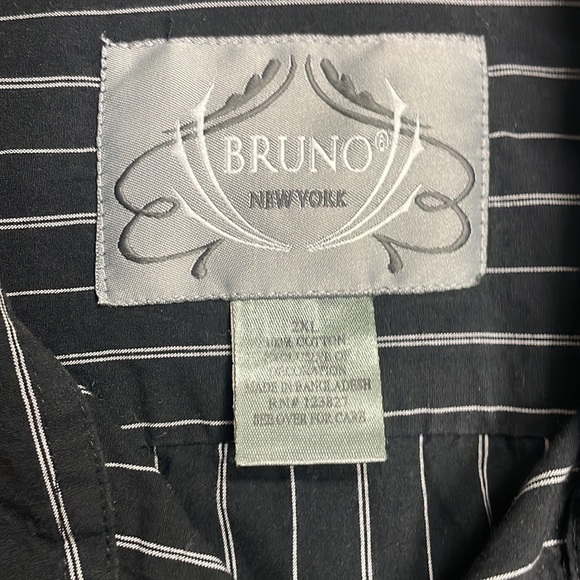 Button down - Picture 3 of 3